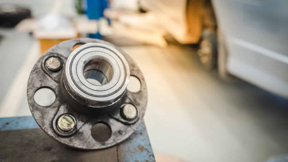 تعمیر یا تعویض بلبرینگ خودرو
